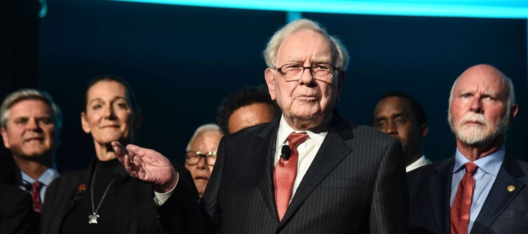 Philanthropist Warren Buffett (C) is joined onstage by 24 other philanthropist and influential business people