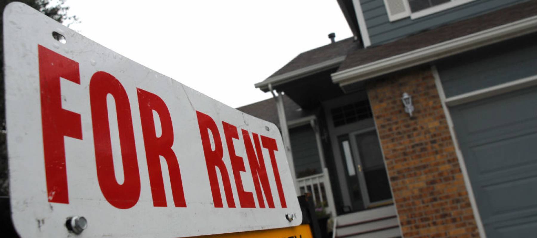 House with 'for rent' sign.