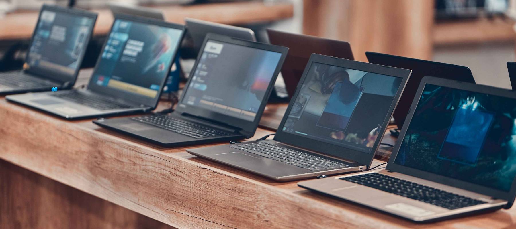 Hall shopping center. Shop digital equipment and electronics. Sale of laptops.