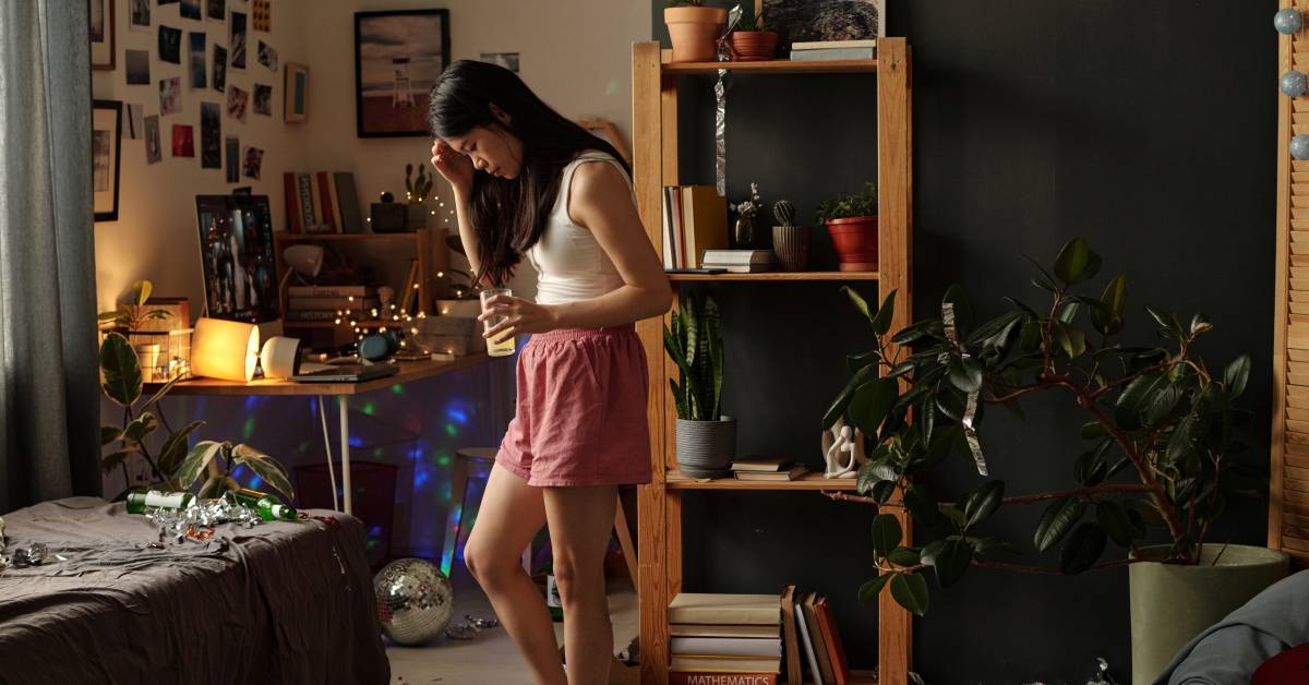 Working Americans are opting to outsource this 1 major household task - but is it worth it? Here's how to figure out if the cost comes out in the wash