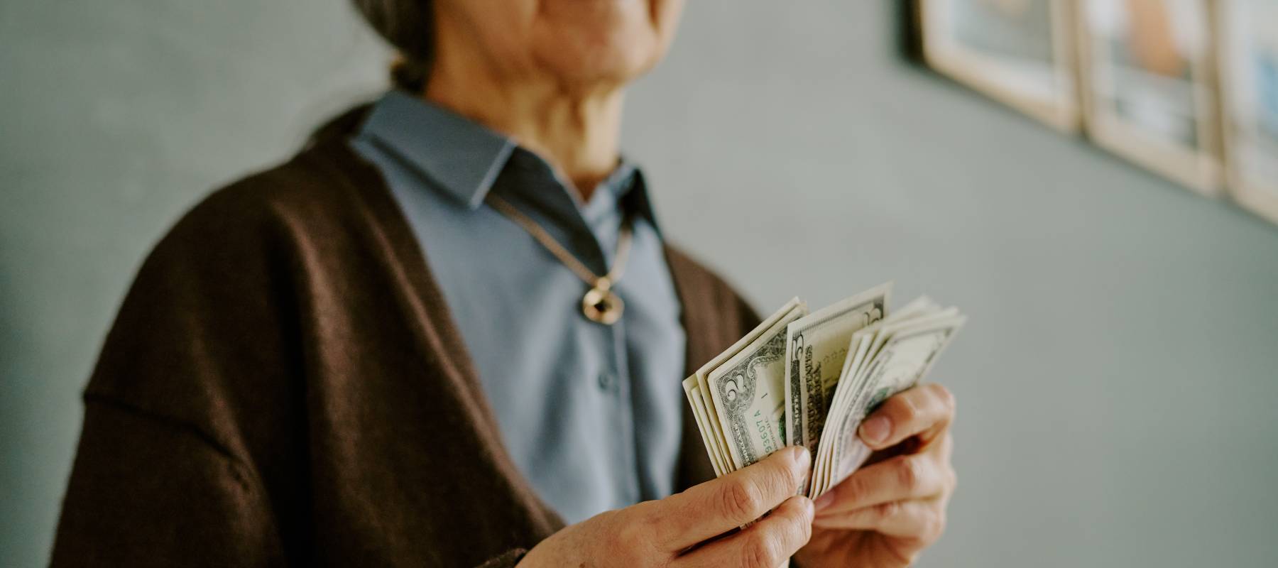 This Illinois man’s wife wants to keep $75K in a safe at home — here’s why The Ramsey Show says this is risky and what they should do instead.