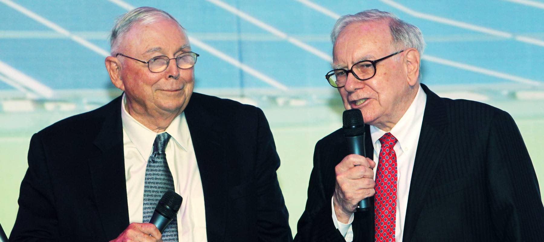 Warren Buffett watches Charlie Munger as he spills the secrets to financial success.