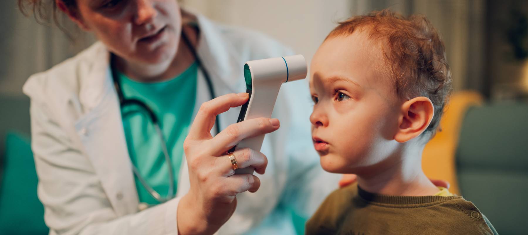 A child is examined by a doctor.