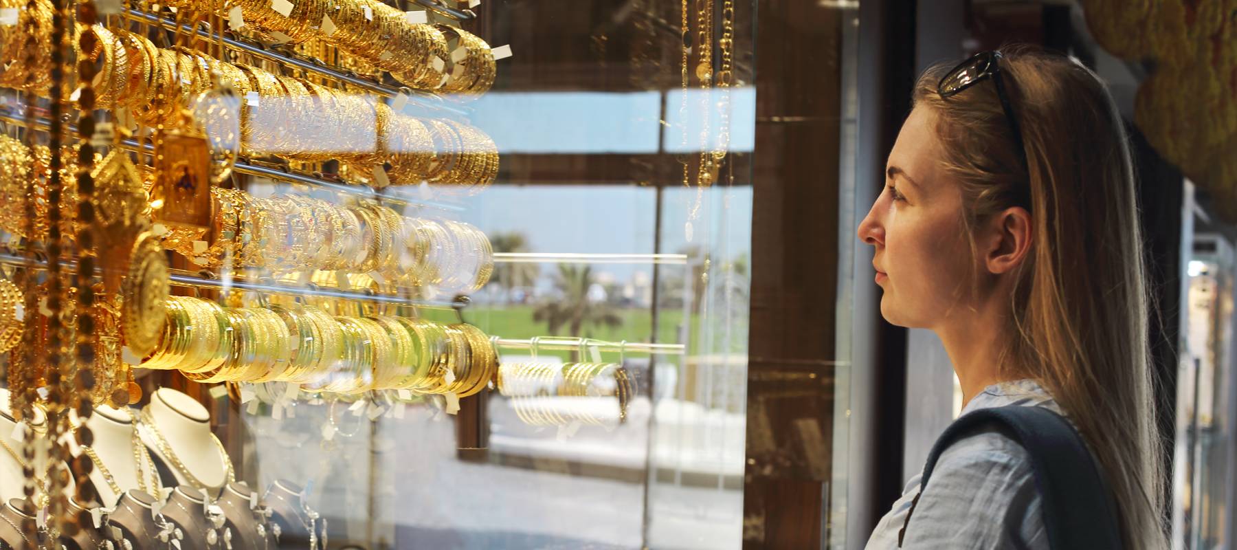 Woman on gold market in Sharjah City