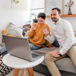 Couple chatting with online CFP