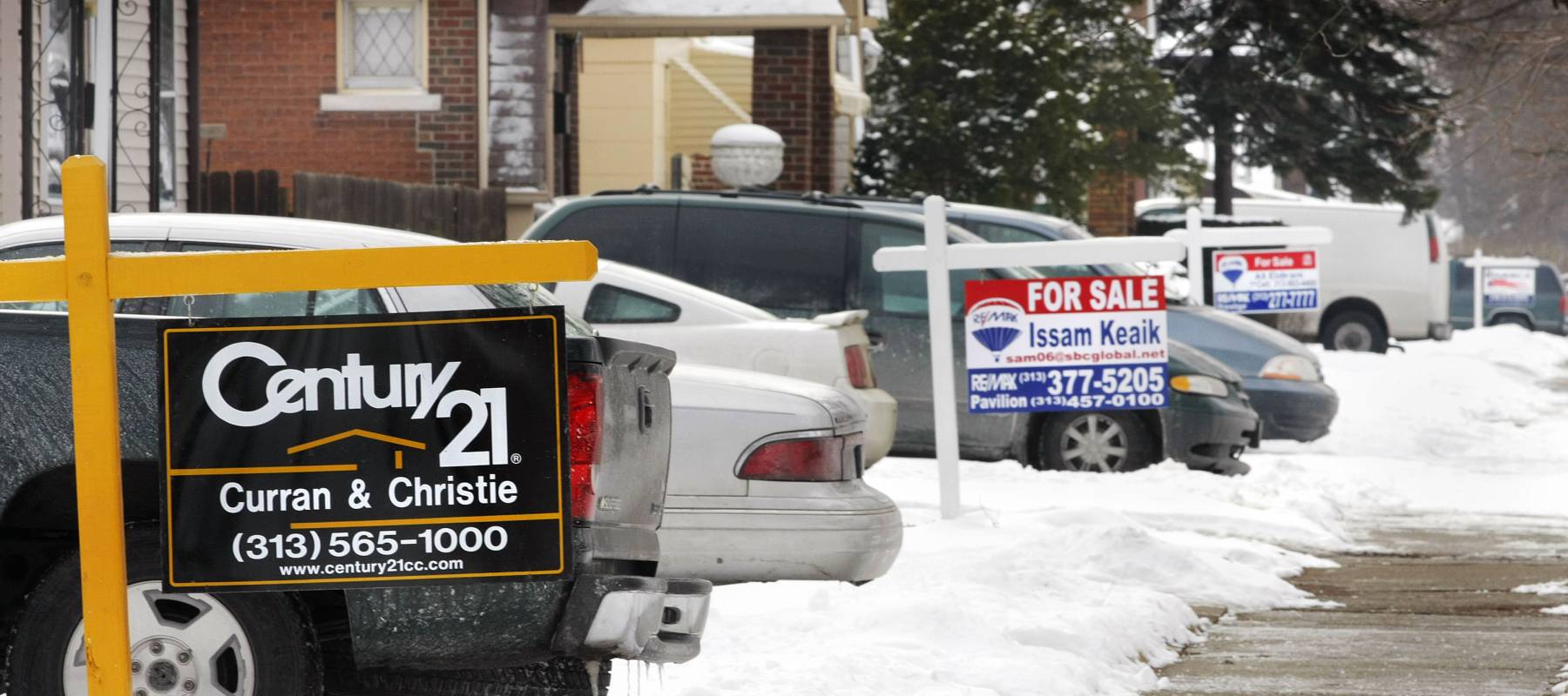 Real estate signs sit in front yard of four houses on one a block February 14, 2008 in Detroit, Michigan.