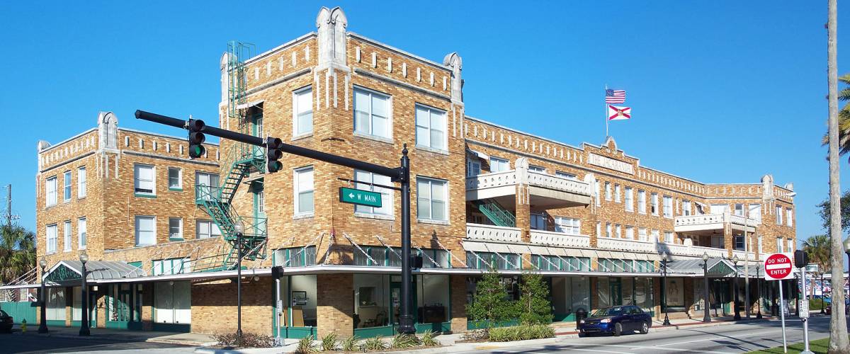 Avon Park Historic District: Old Jacaranda Hotel