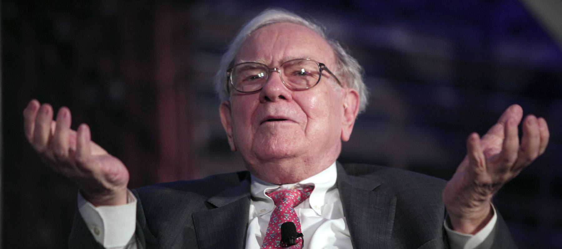 Warren Buffett speaks at an event called, "Detroit Homecoming" September 18, 2014 in Detroit, Michigan.