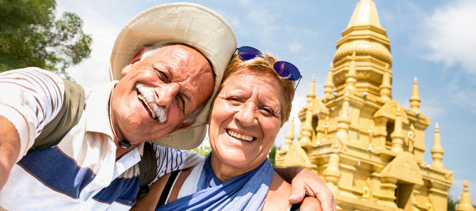 A couple taking a selfie in front of golden temple in Ko Samui.
