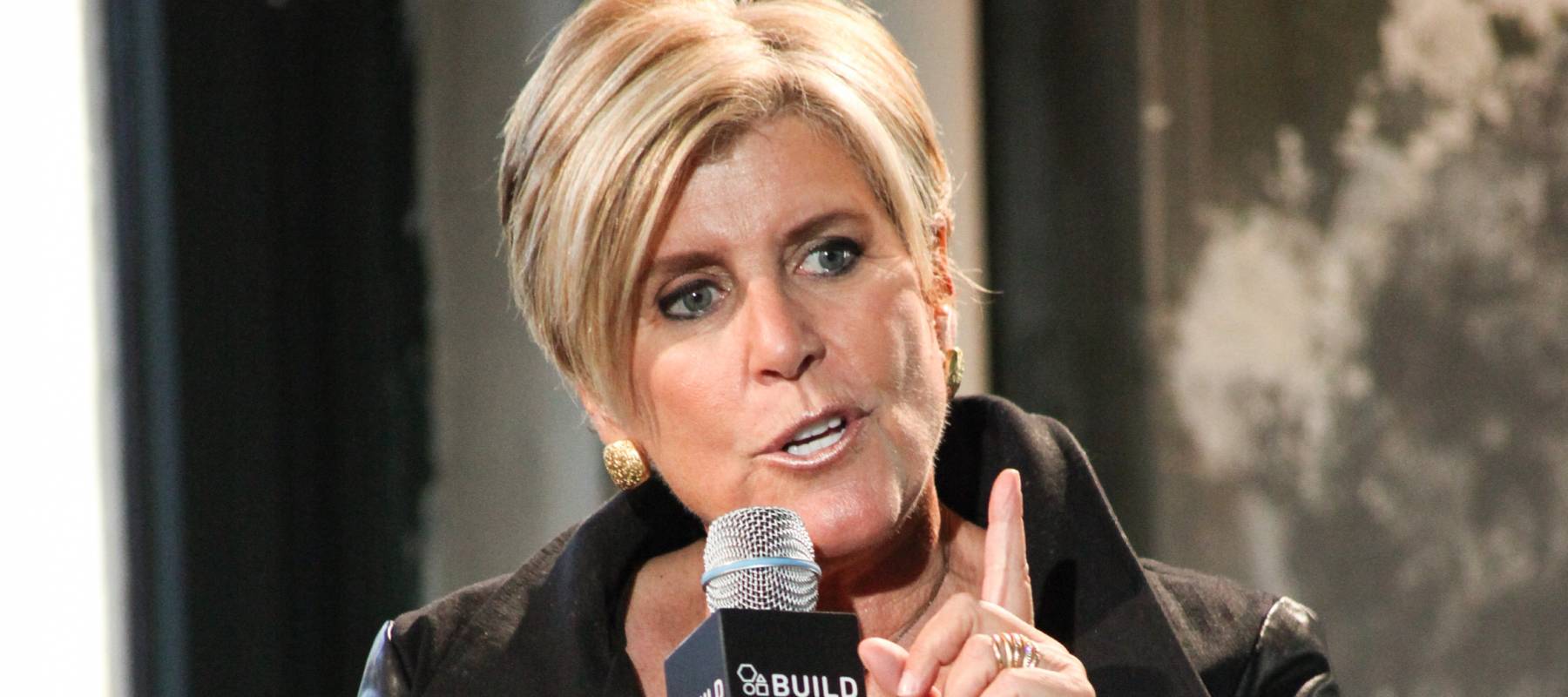 Suze Orman speaks in New York in 2014.