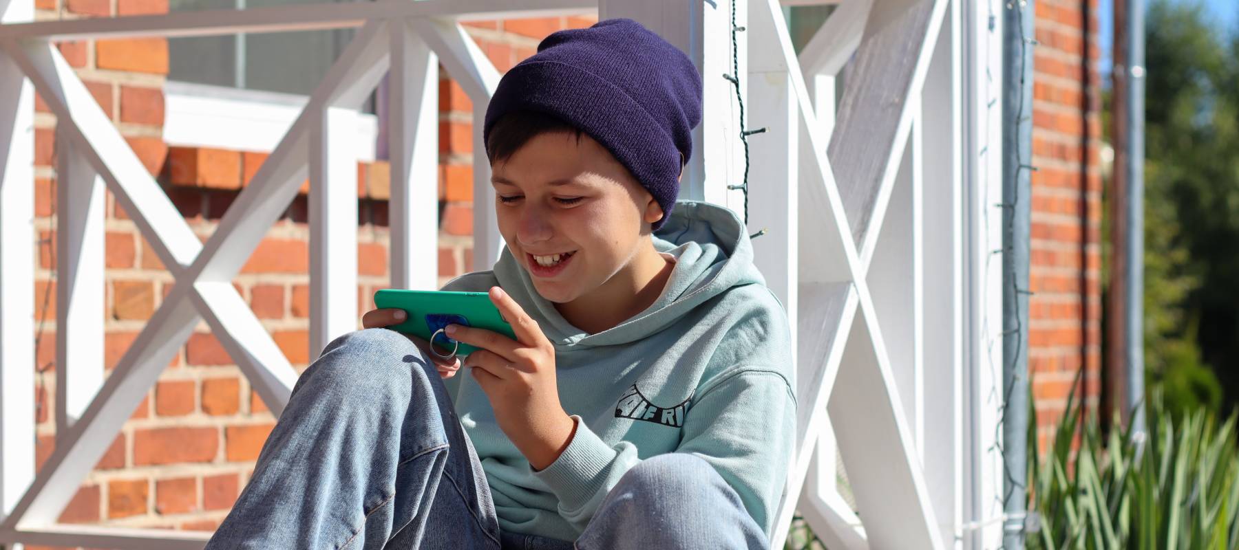 Teenagers as young as 13 are getting into online investing.