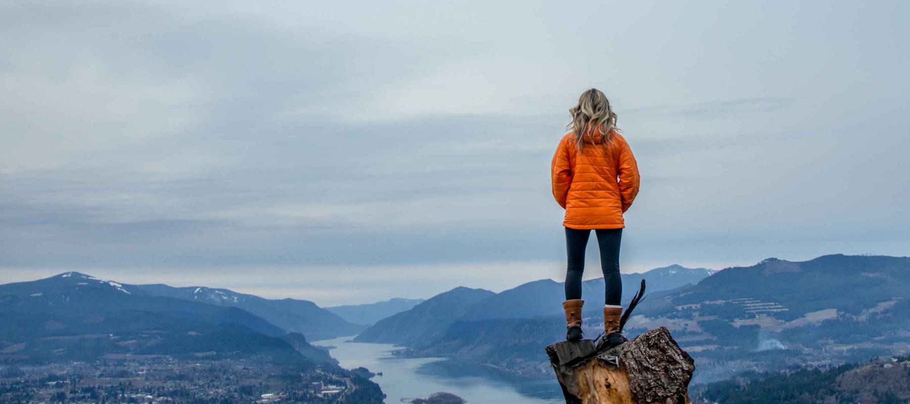 A woman looking at the Columbia River near Hood River in the Columbia River Gorge, Oregon, USA