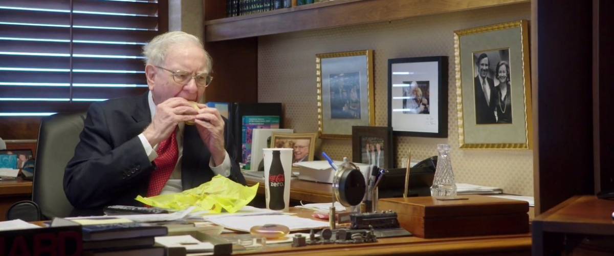Warren Buffett eating a burger