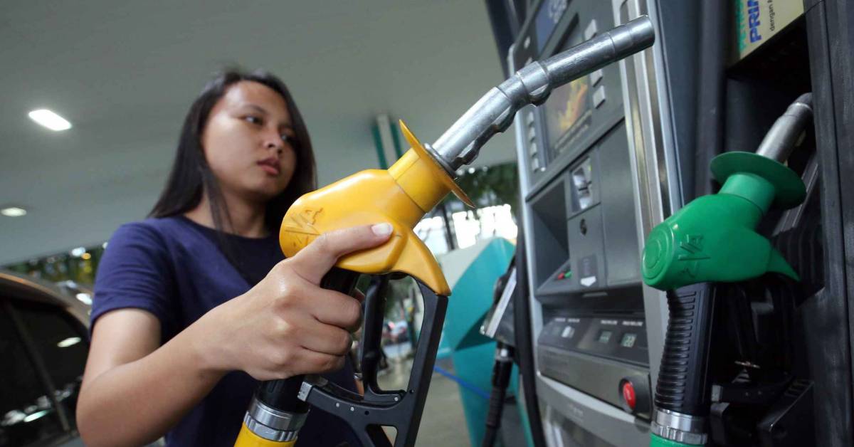 Gas prices hit 7-year high ahead of Memorial Day