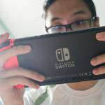 Man plays on a Nintendo Switch