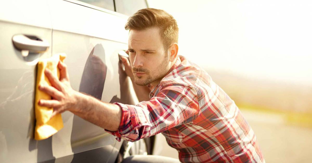 https://media1.moneywise.com/a/18351/25-simple-car-cleaning-hacks-that-cost-almost-nothing_facebook_thumb_1200x628_v20210831114508.jpg