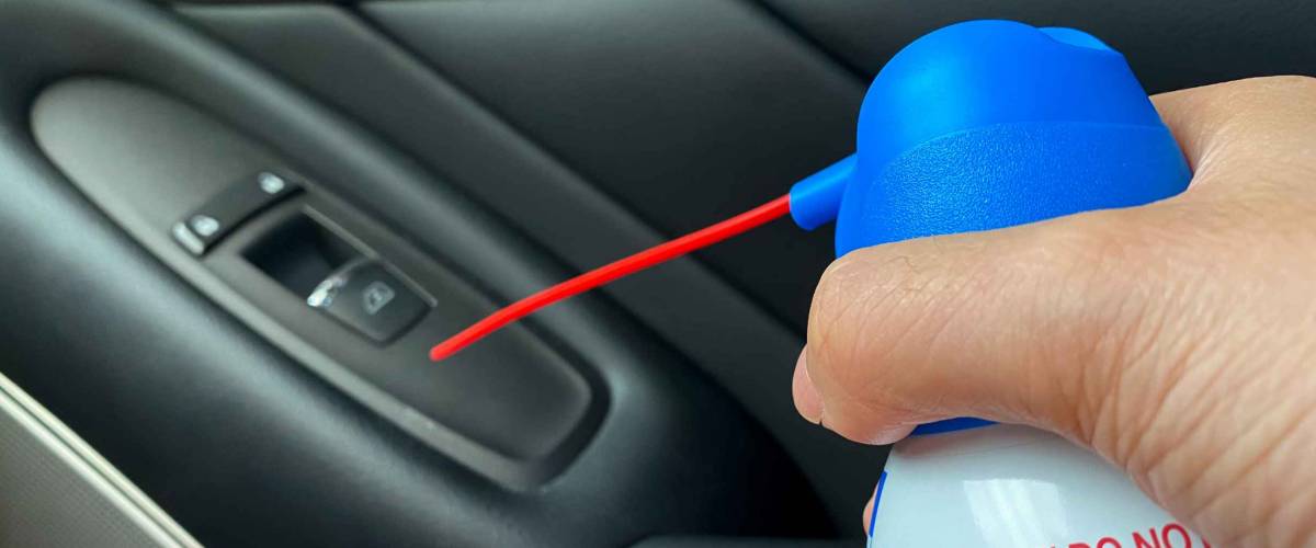 Compressed air can for dusting car