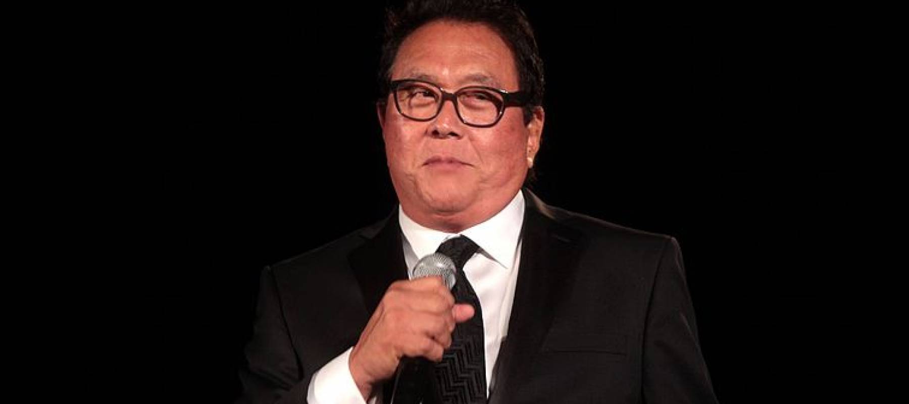 Robert Kiyosaki speaking at a gala event for Ben Carson.