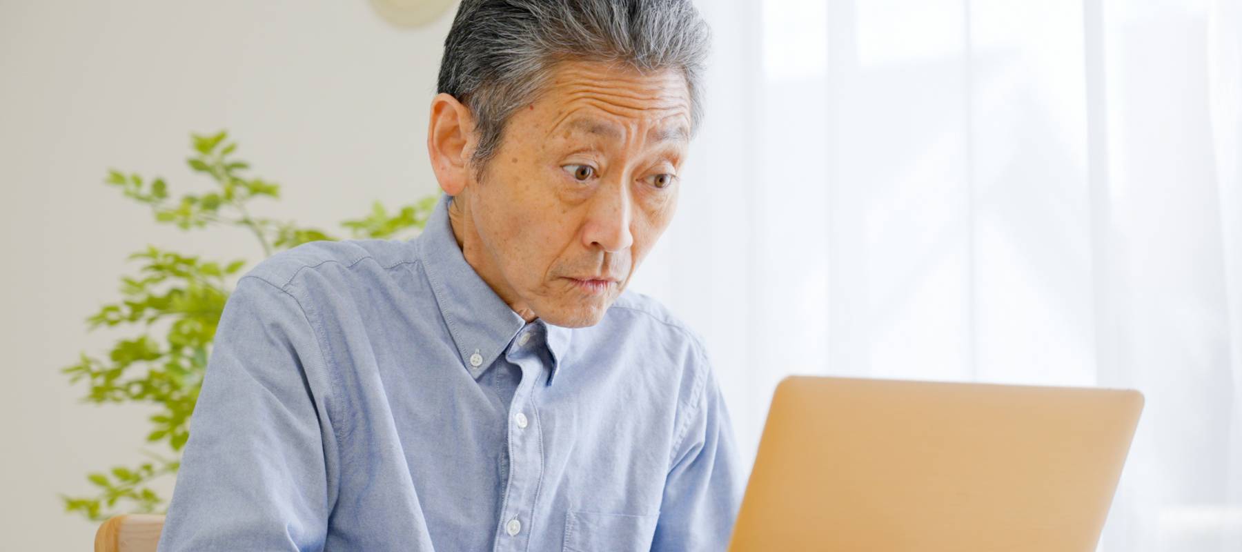 Man looks with surprise at a computer