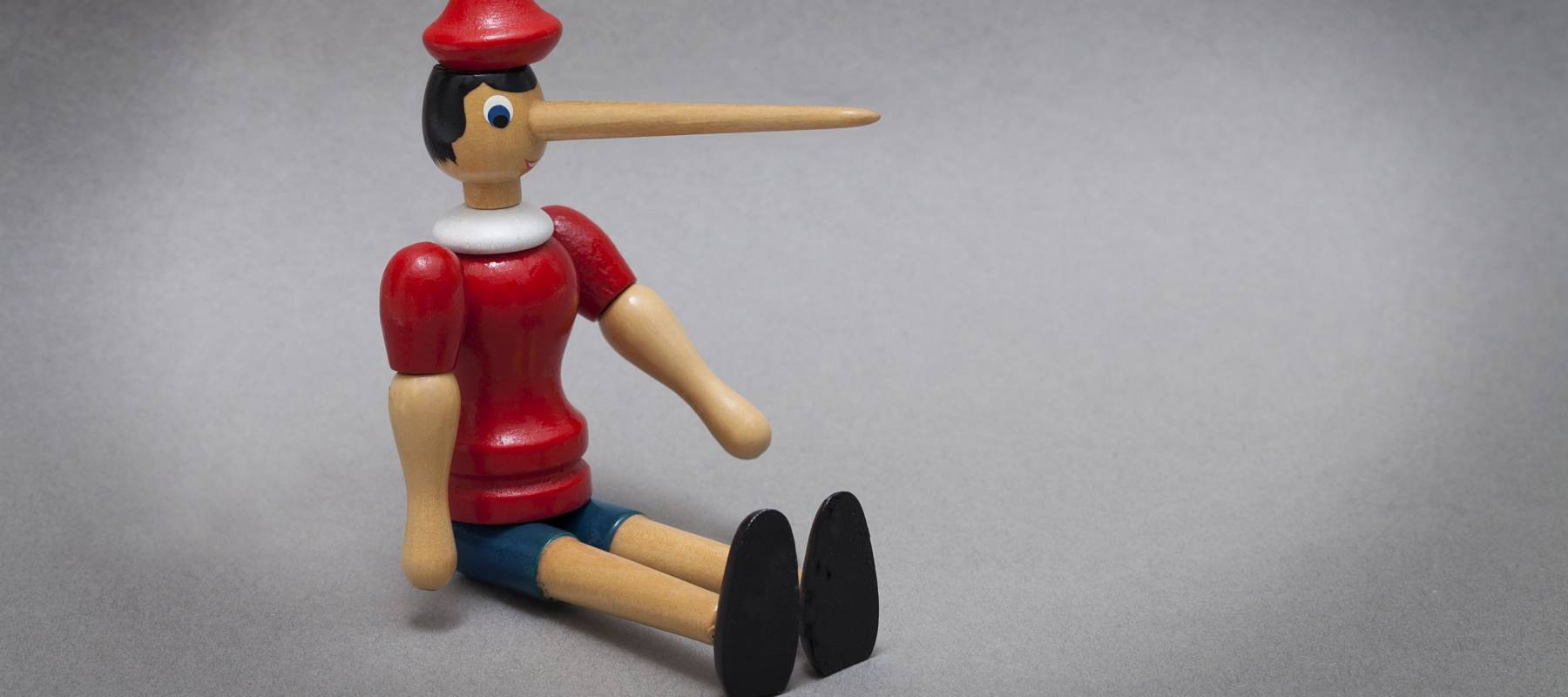 pinocchio liar with big nose