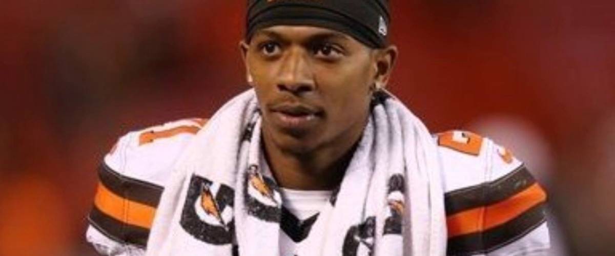 Justin Gilbert wearing Cleveland Browns headband and jersey with gatorade scarf