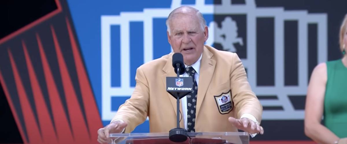 Jerry Kramer accepts Hall of Fame award