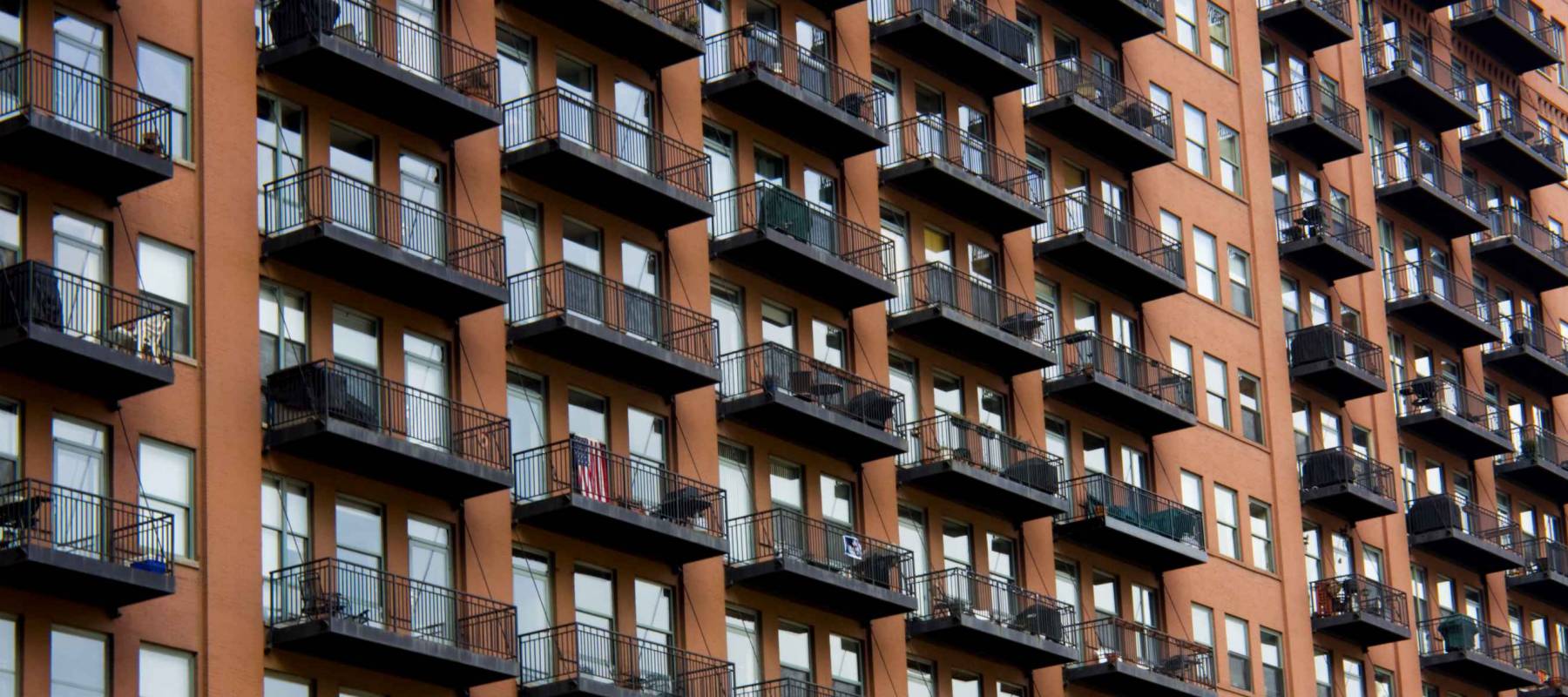 Side close-up view of an apartment building in Chicago.