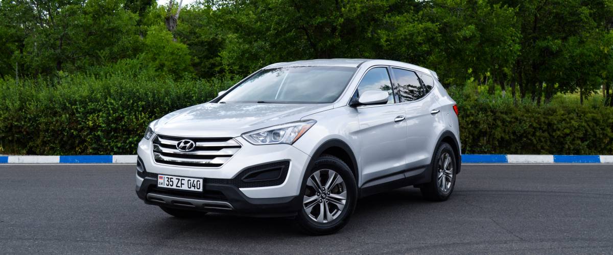 Silver korean SUV Hyundai Santa Fe