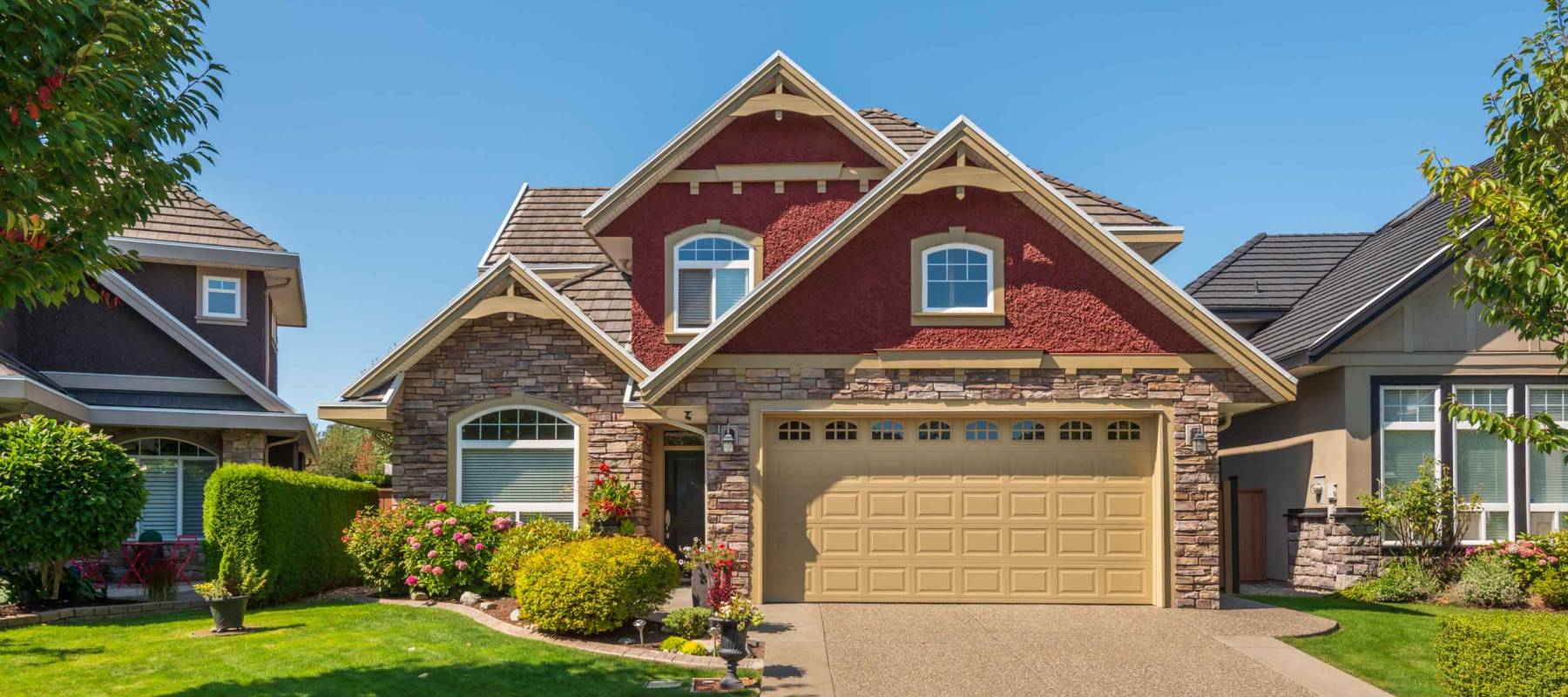 A perfect neighbourhood. Houses in suburb at Summer in the north America. Luxury houses with nice landscape.