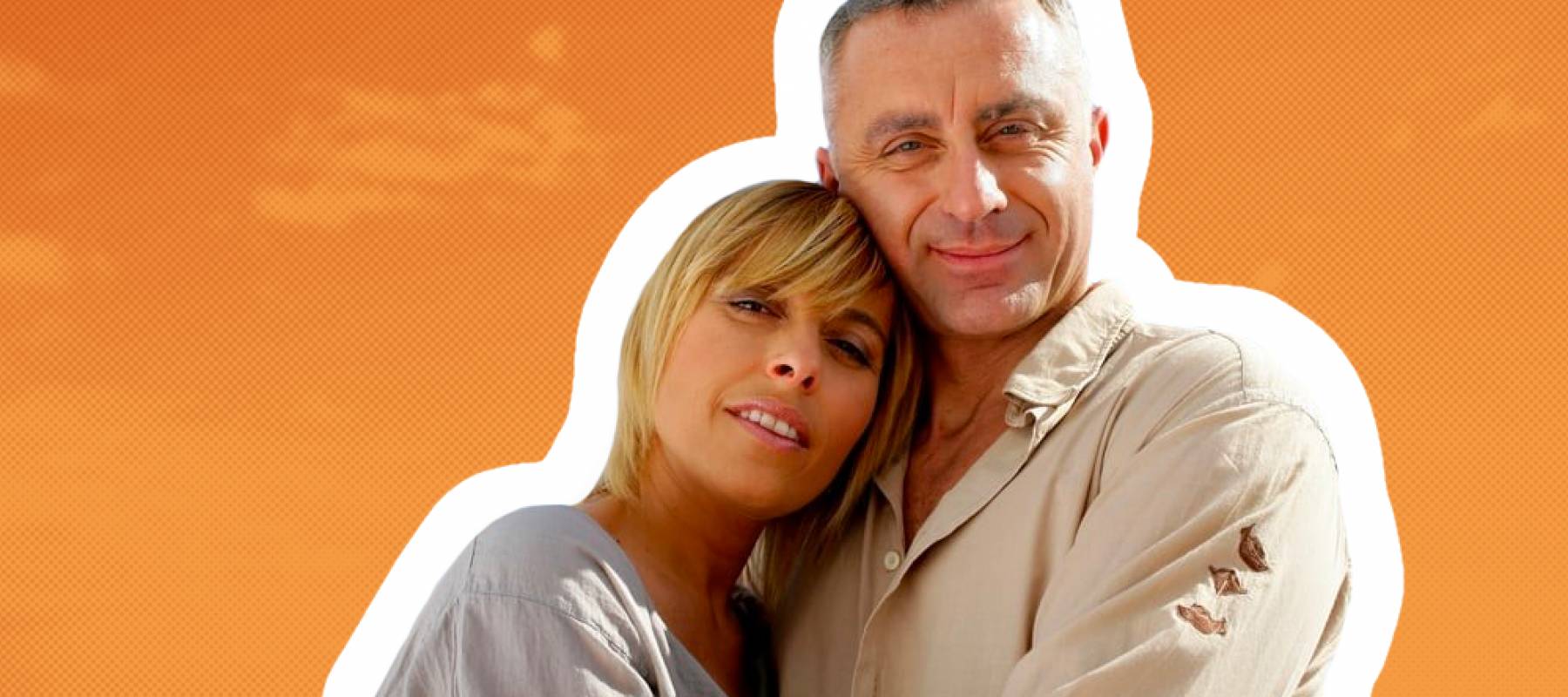 Relaxed tourists couple smiling and posing for camera.