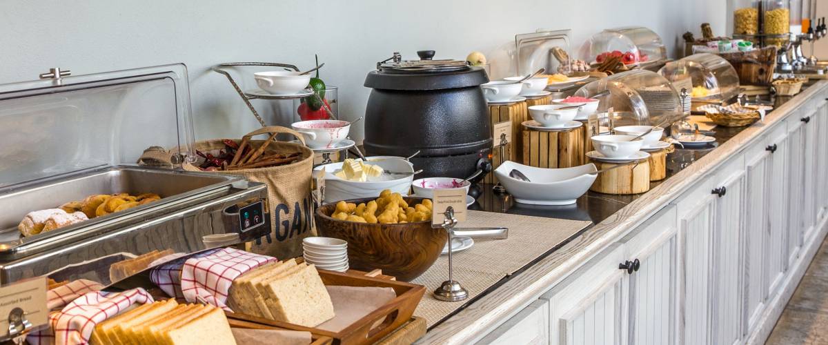 An all-you-can-eat buffet is a logical solution to a night out in Las Vegas or Reno.
