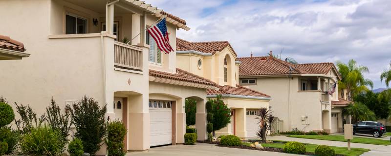 US Homebuyers Are Still Backing Out of Deals