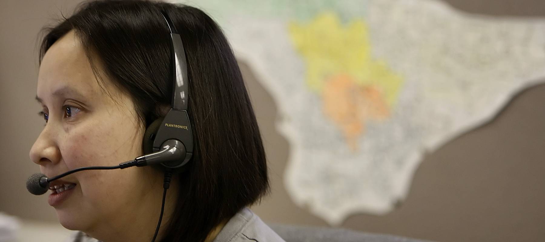 Michelle Vu assists a caller at the Los Angeles County 211 Call Center.