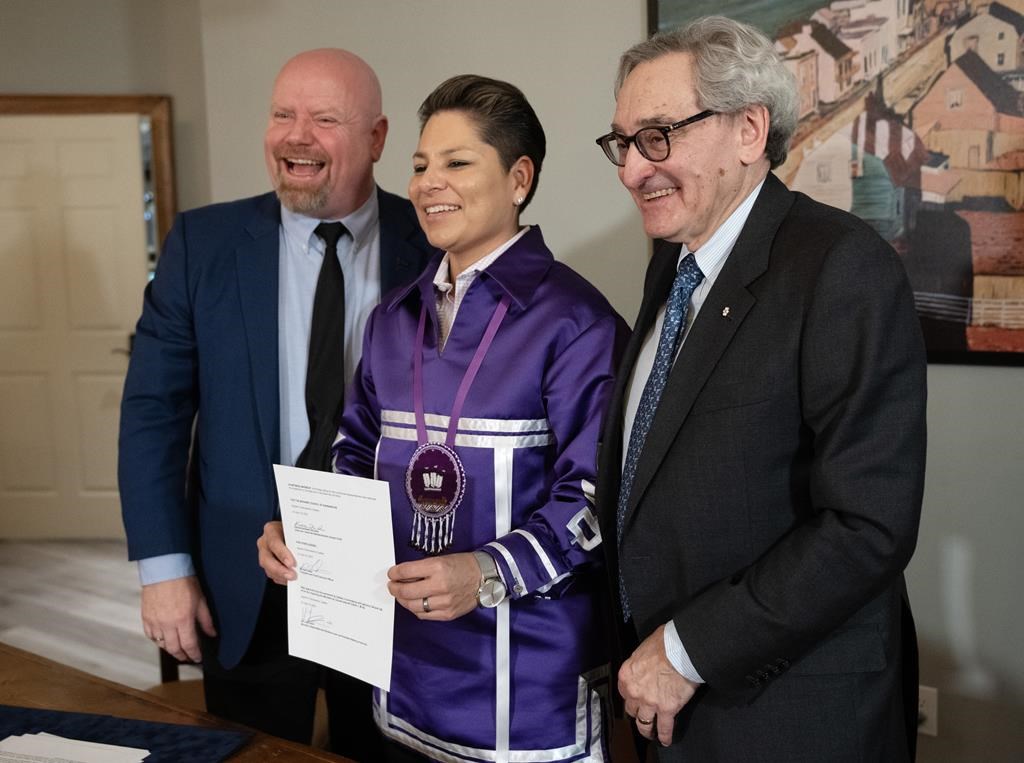 Mohawk Grand Chief Kahsennenhawe Sky-Deer, is flanked by Hydro-Qu&amp;eacute;bec chief executive Michael Sabia, right, and Quebec Minister of First Nations Relations Ian Lafreni&amp;egrave;re, left, 