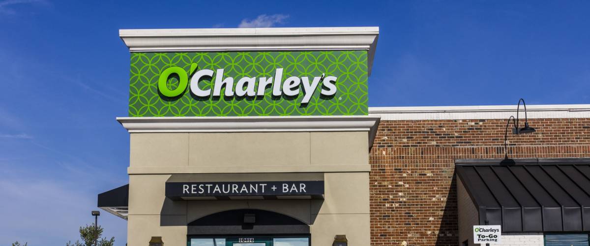 Indianapolis - Circa November 2016: O'Charley's Casual Dining Restaurant. O'Charley's is part of American Blue Ribbon Holdings II