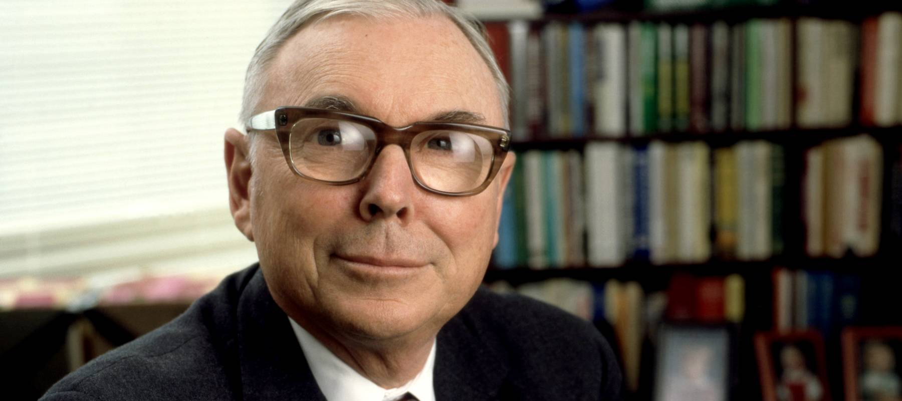 American investor Charles Munger poses for a portrait in Los Angeles, California, March 9, 1988.