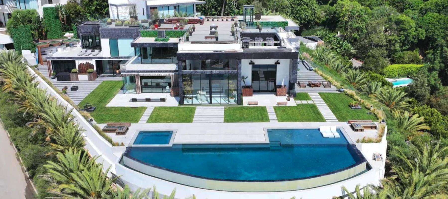 Powerball winner purchases multi-million dollar houses