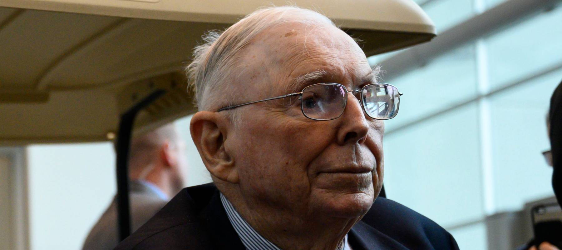 Warren Buffett (left) and Charlie Munger (right)