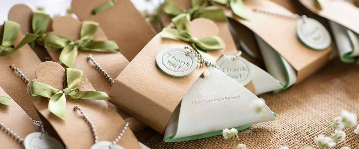 6 Affordable Wedding Gifts for Newly-weds