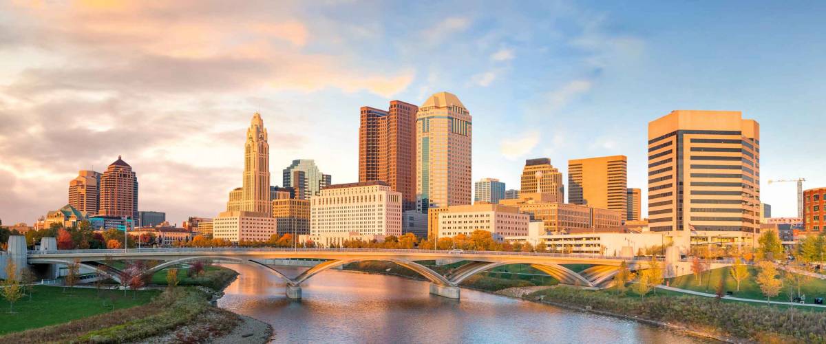 Vista del centro de Columbus Ohio Skyline al atardecer