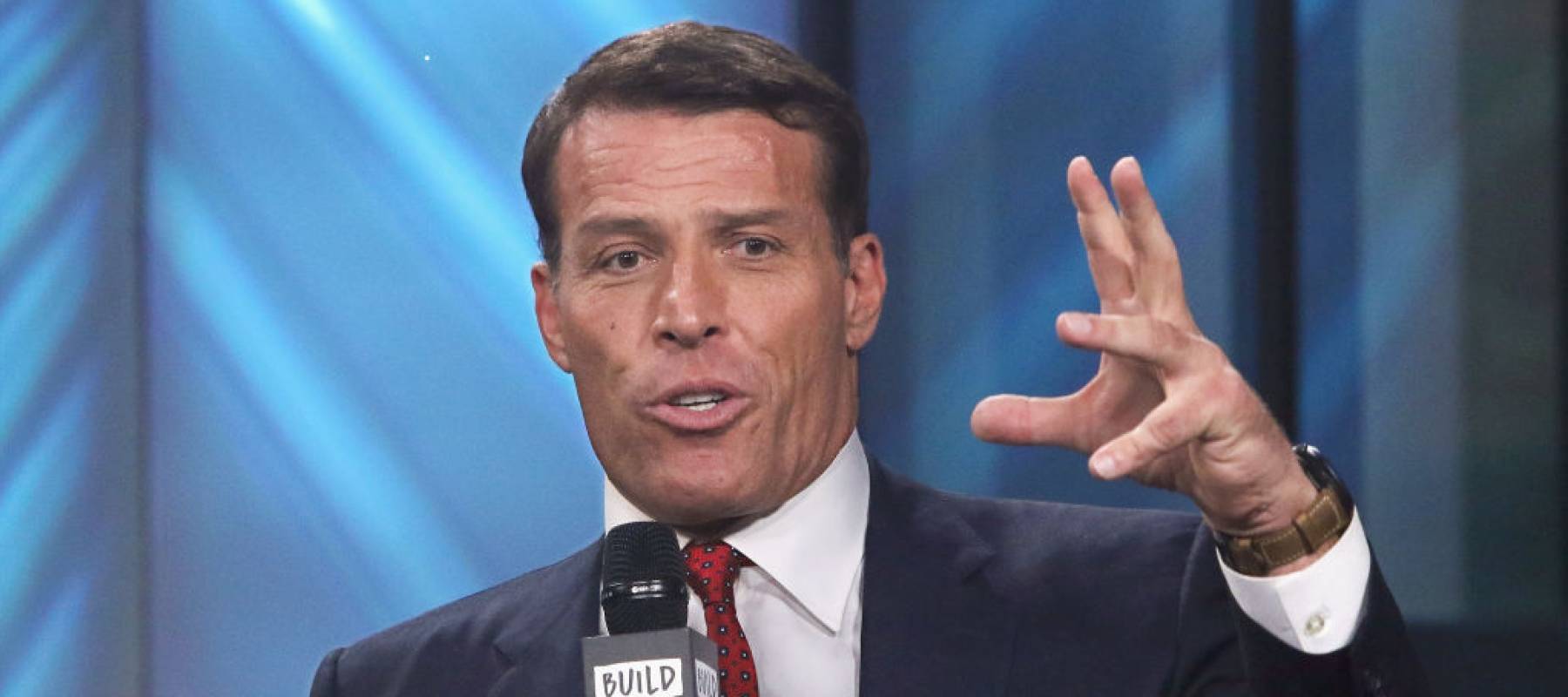 Tony Robbins is urging Americans to plan their own retirement now.