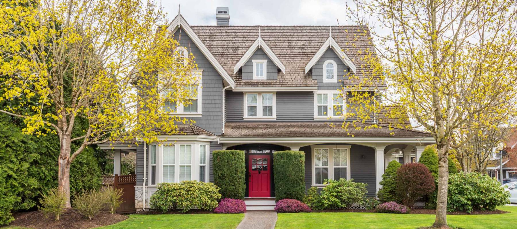 Houses in suburb at Summer in the north America. Luxury houses with nice landscape.