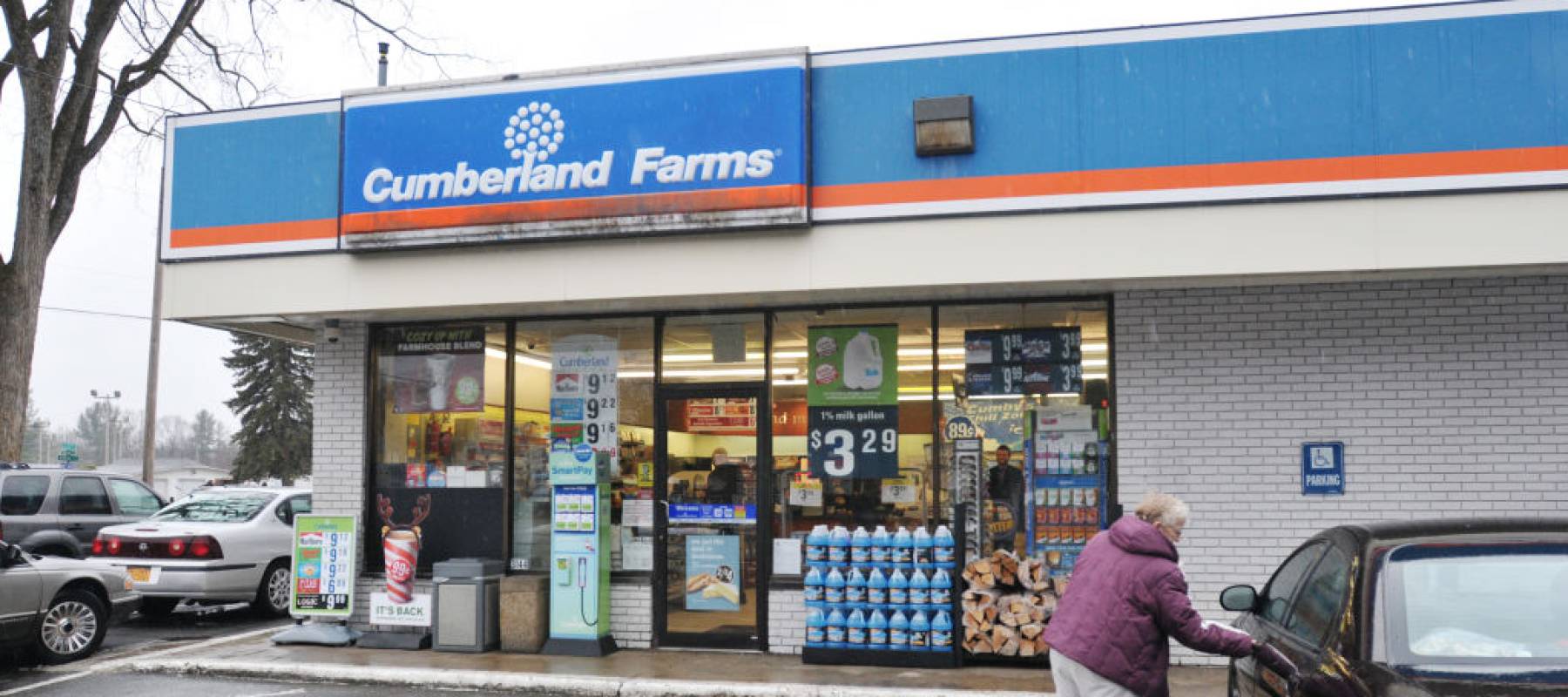 A view of the Cumberland Farms store in Greenwich, shot from the parking lot.
