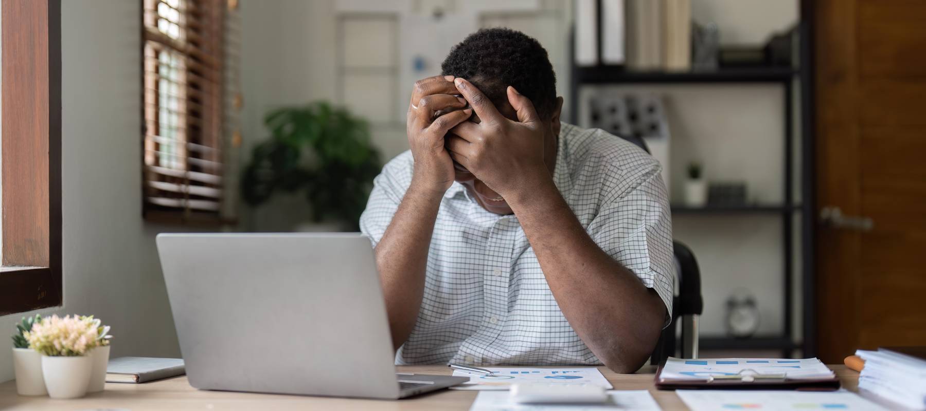 Unhappy man at laptop.