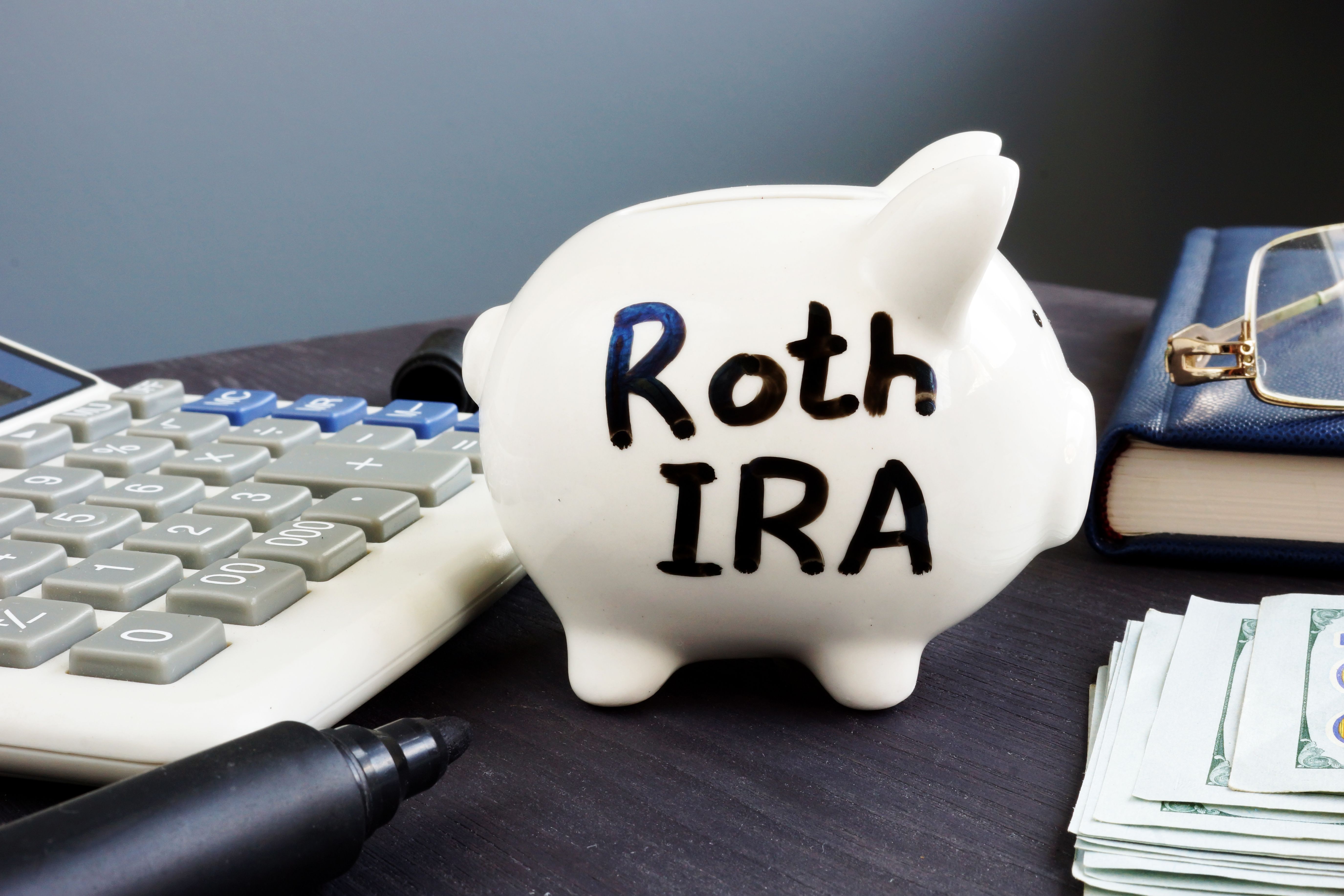 Roth IRA written on a piggy bank.