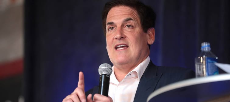 Mark Cuban talks on stage holding microphone