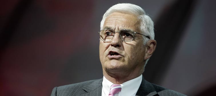 Bob Lutz talks to reporters at the Chicago Auto Show at McCormick Place in Chicago, Feb. 7, 2007.
