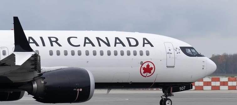 Air Canada says it bears no responsibility for the daring theft of a cargo container loaded with gold bars and cash from its facilities earlier this year. An Air Canada jet taxis at the airpo