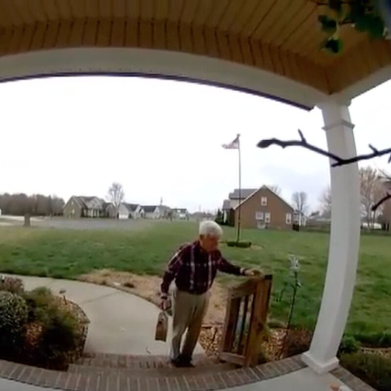 Man delivering DoorDash