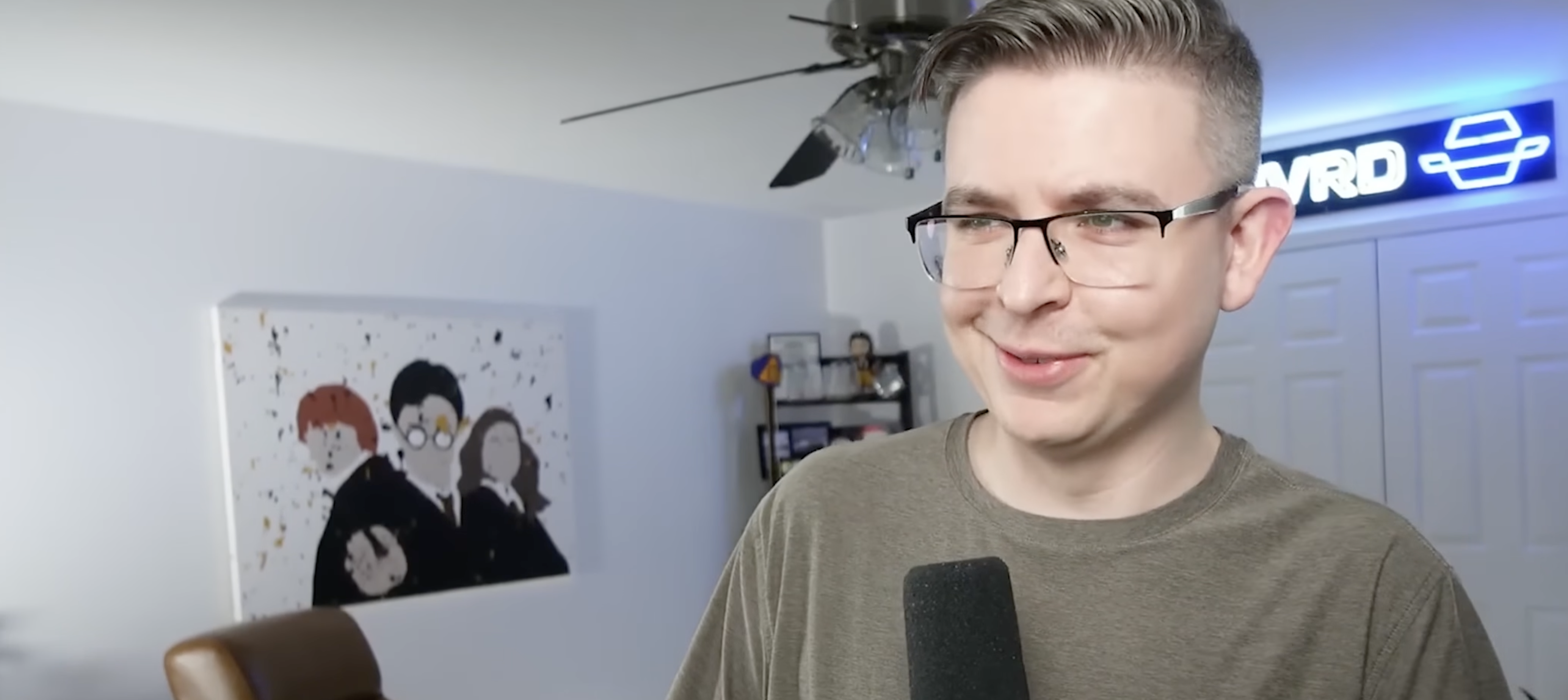 Tomi Mikula used to sell cars and now helps buyers get them as a professional haggler who livestreams his deals.